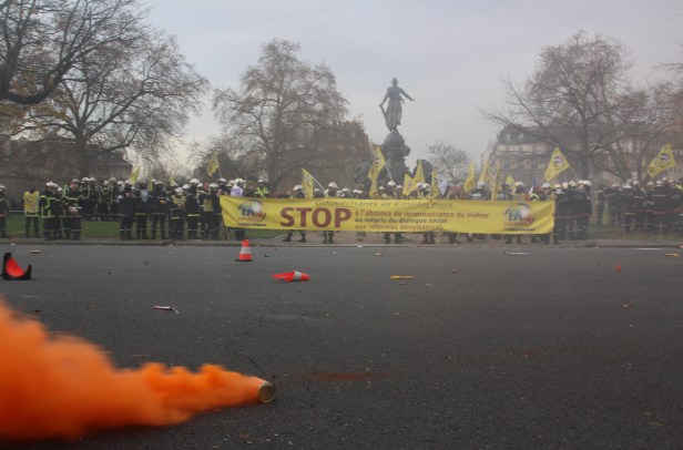 manifestation-pompiers-paris-1
