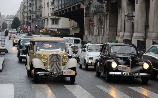 defile-voitures-anciennes-10