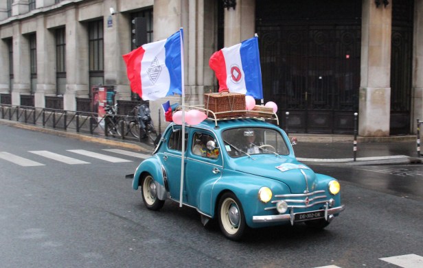 defile-voitures-anciennes-11