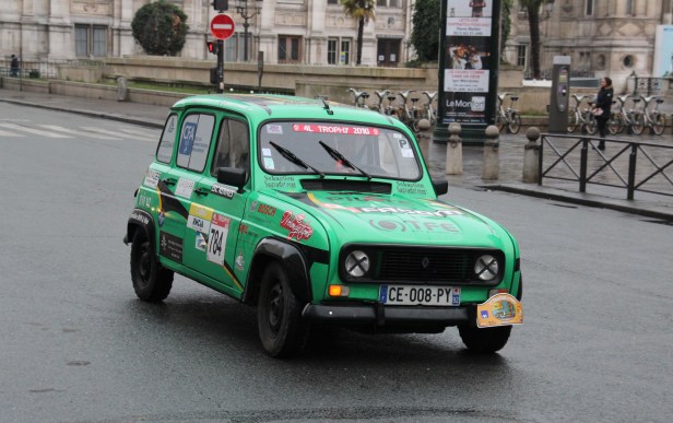 defile-voitures-anciennes-16