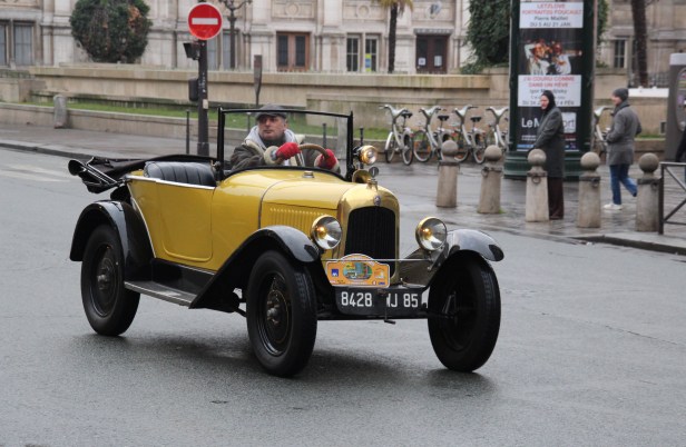 defile-voitures-anciennes-19