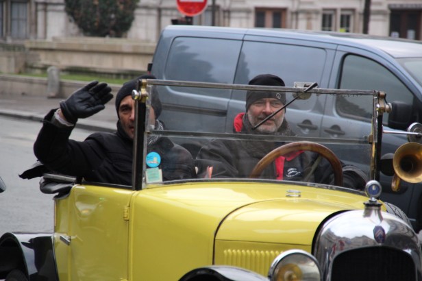 defile-voitures-anciennes-21