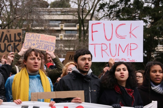 manif-contre-decret-anti-immigration-11